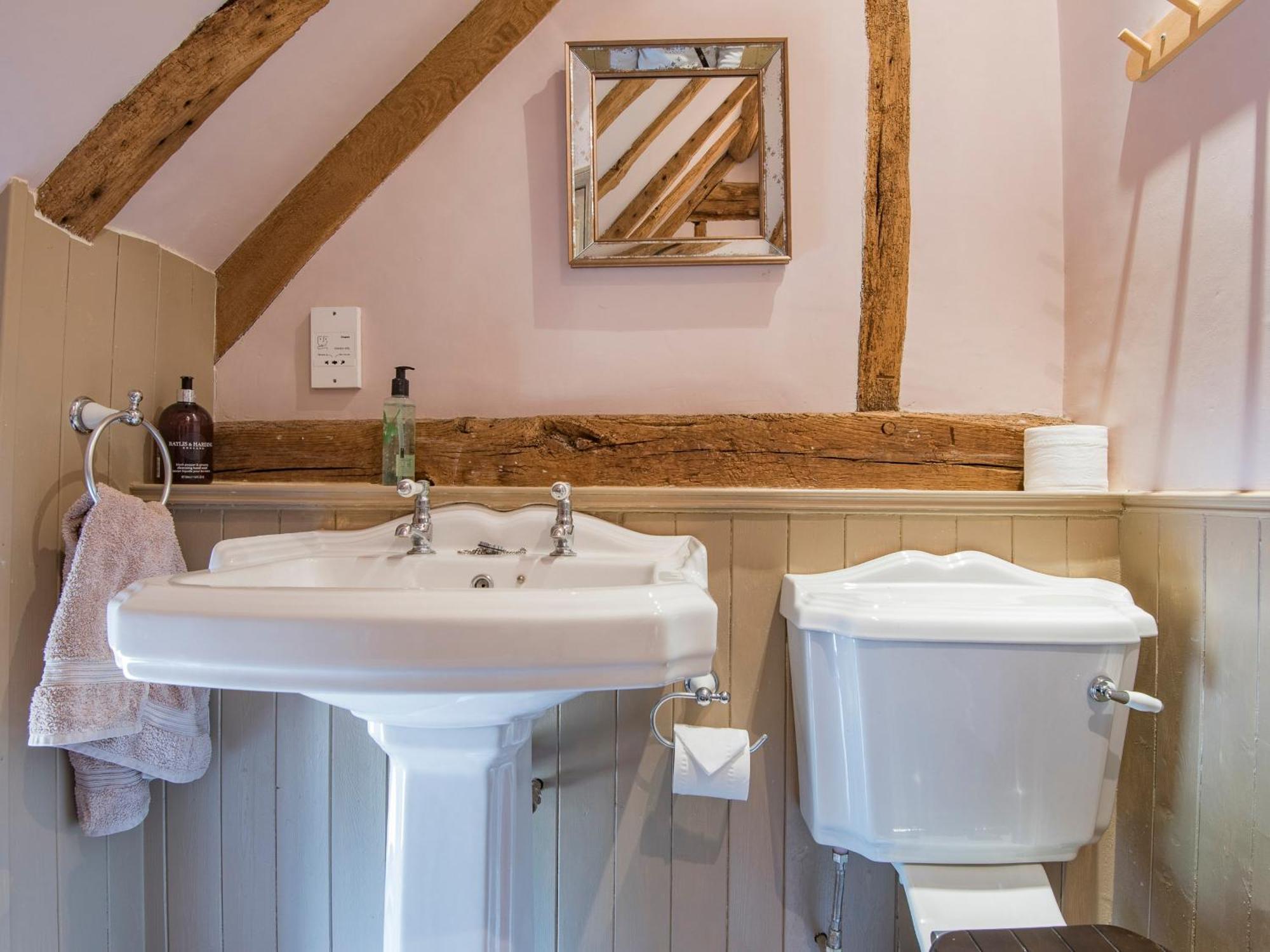 Вилла Woolhouse Barn Hunton  Экстерьер фото