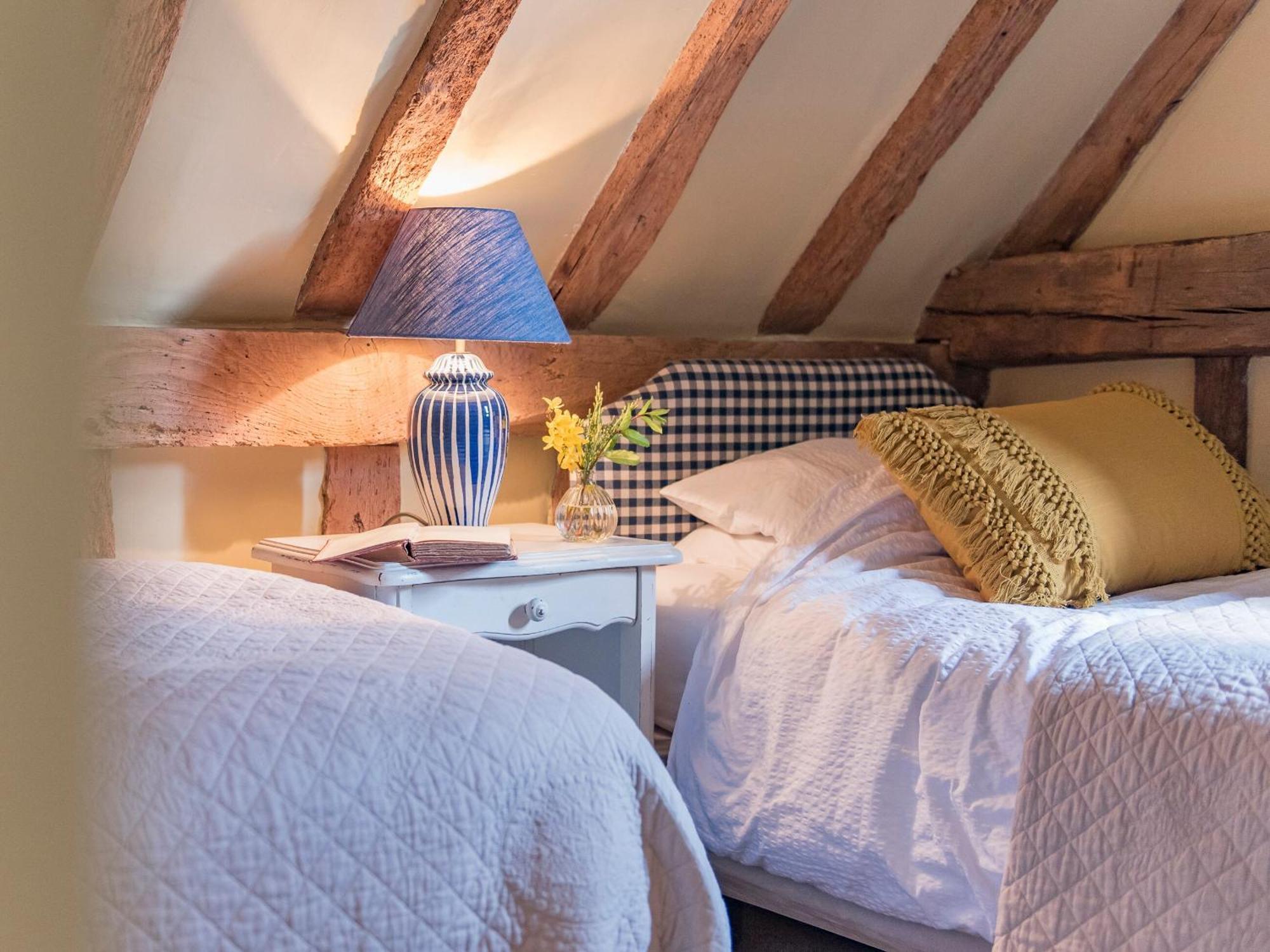 Вилла Woolhouse Barn Hunton  Экстерьер фото