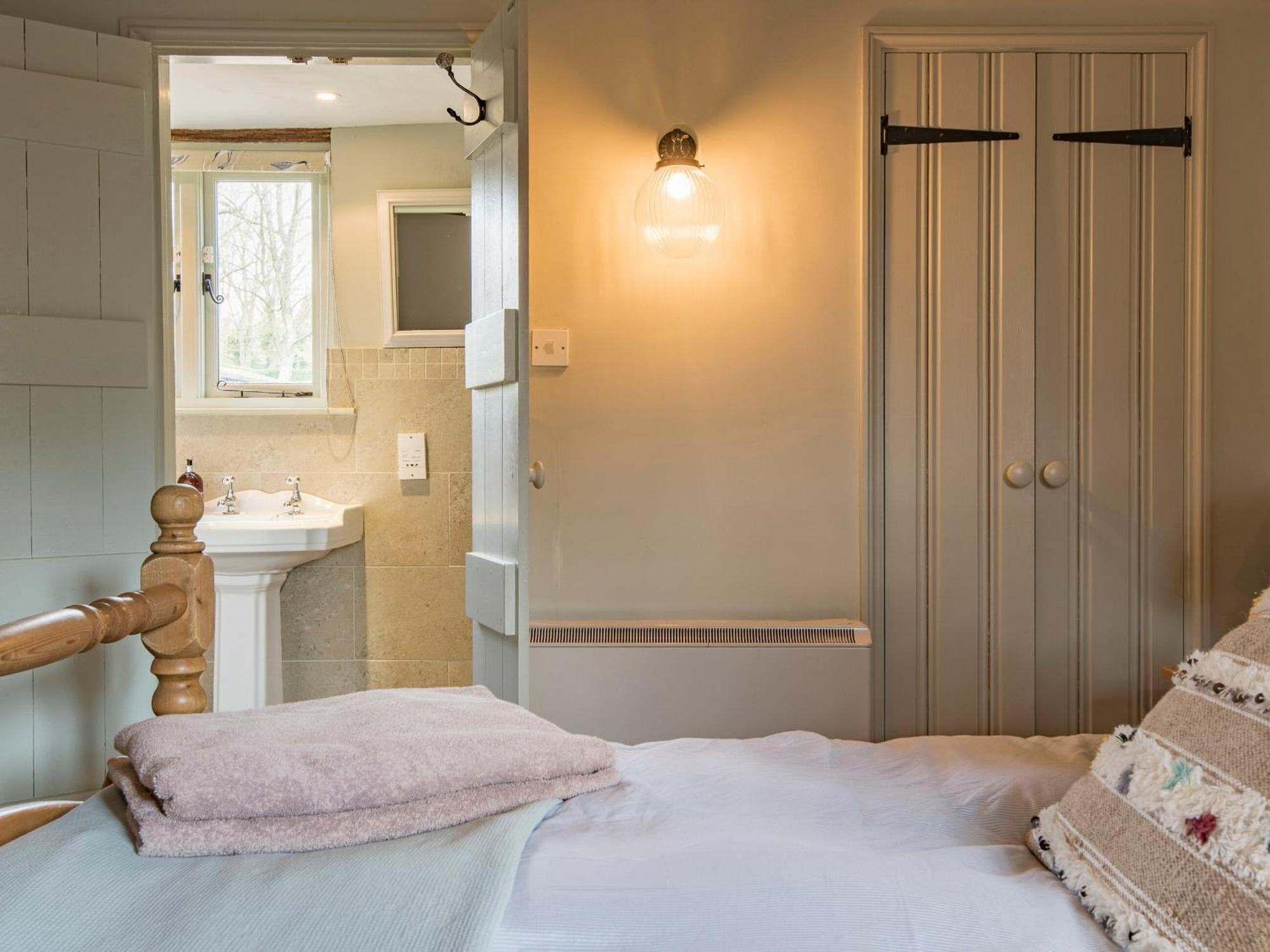 Вилла Woolhouse Barn Hunton  Экстерьер фото