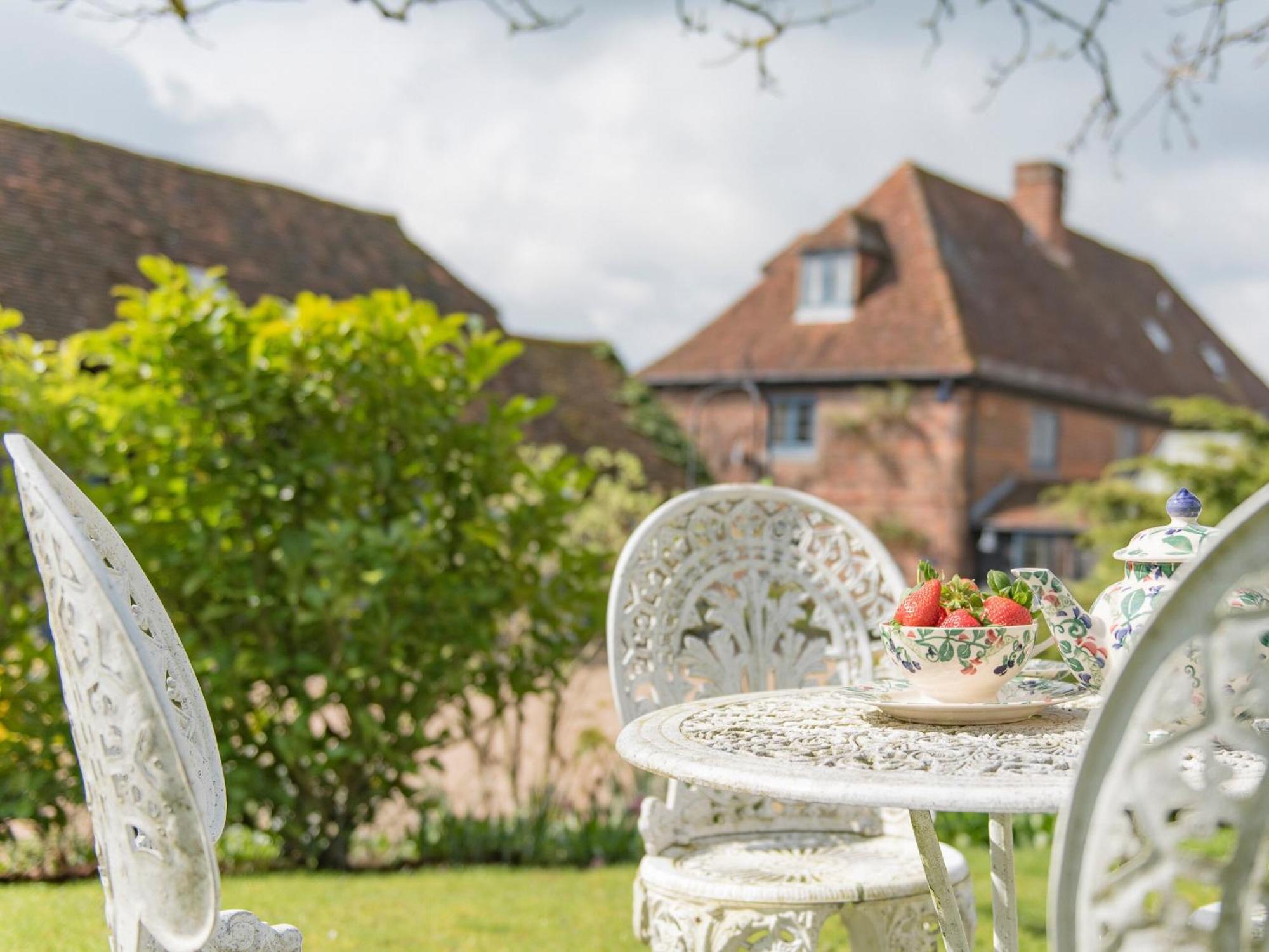 Вилла Woolhouse Barn Hunton  Экстерьер фото